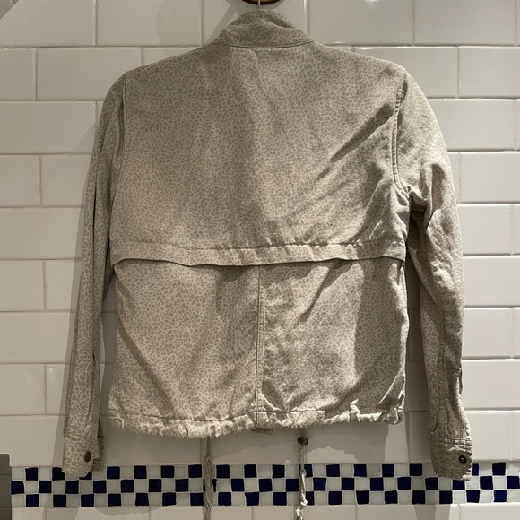 Rails Collin’s White Mini Cheetah Military Jacket - Picture 6 of 9